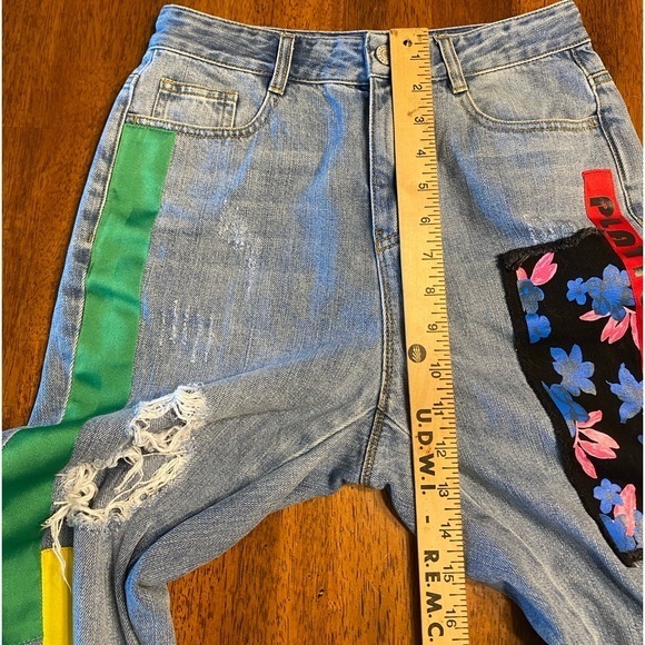 Fiona Chen patched distressed cropped jeans.  Size small ‎ - Picture 6 of 14